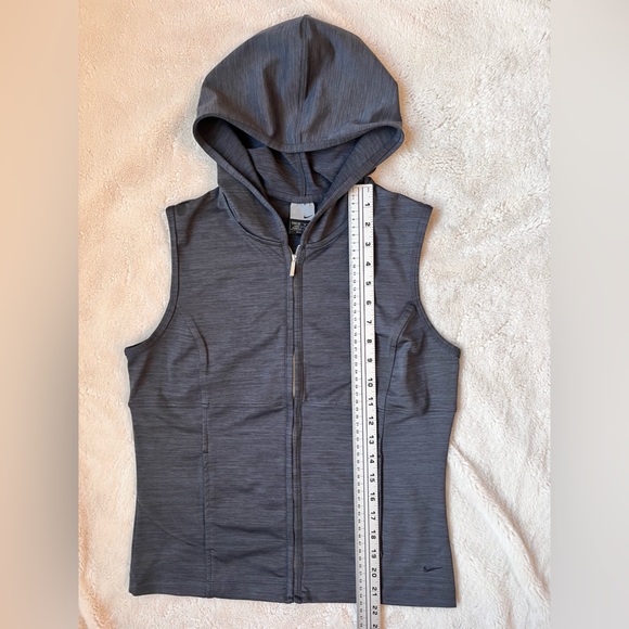 Nike Gray Hooded Sporty Vest in size M - Picture 4 of 7